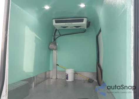 2019 Ford Transit-250 z USA, uszkodzony, nr VIN 1FTYR2XM8KKB23131